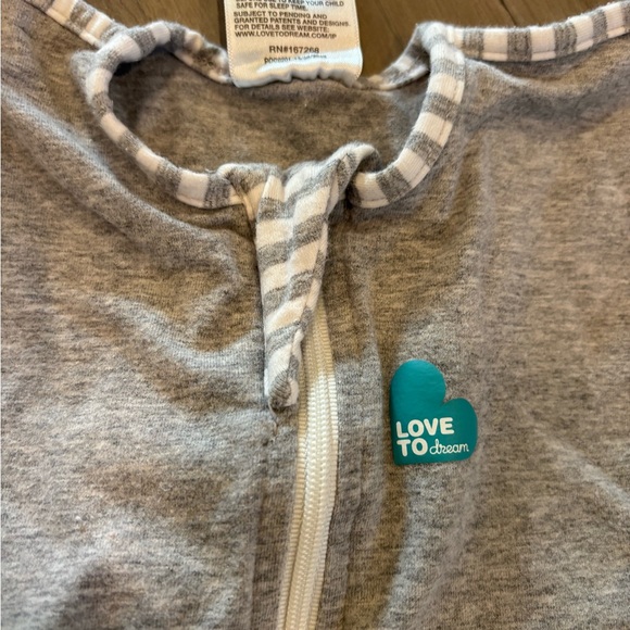 Love To Dream Swaddle Newborn Hands Up Gray 5-8.5 Lbs Pounds Moderate Weather - Picture 4 of 10